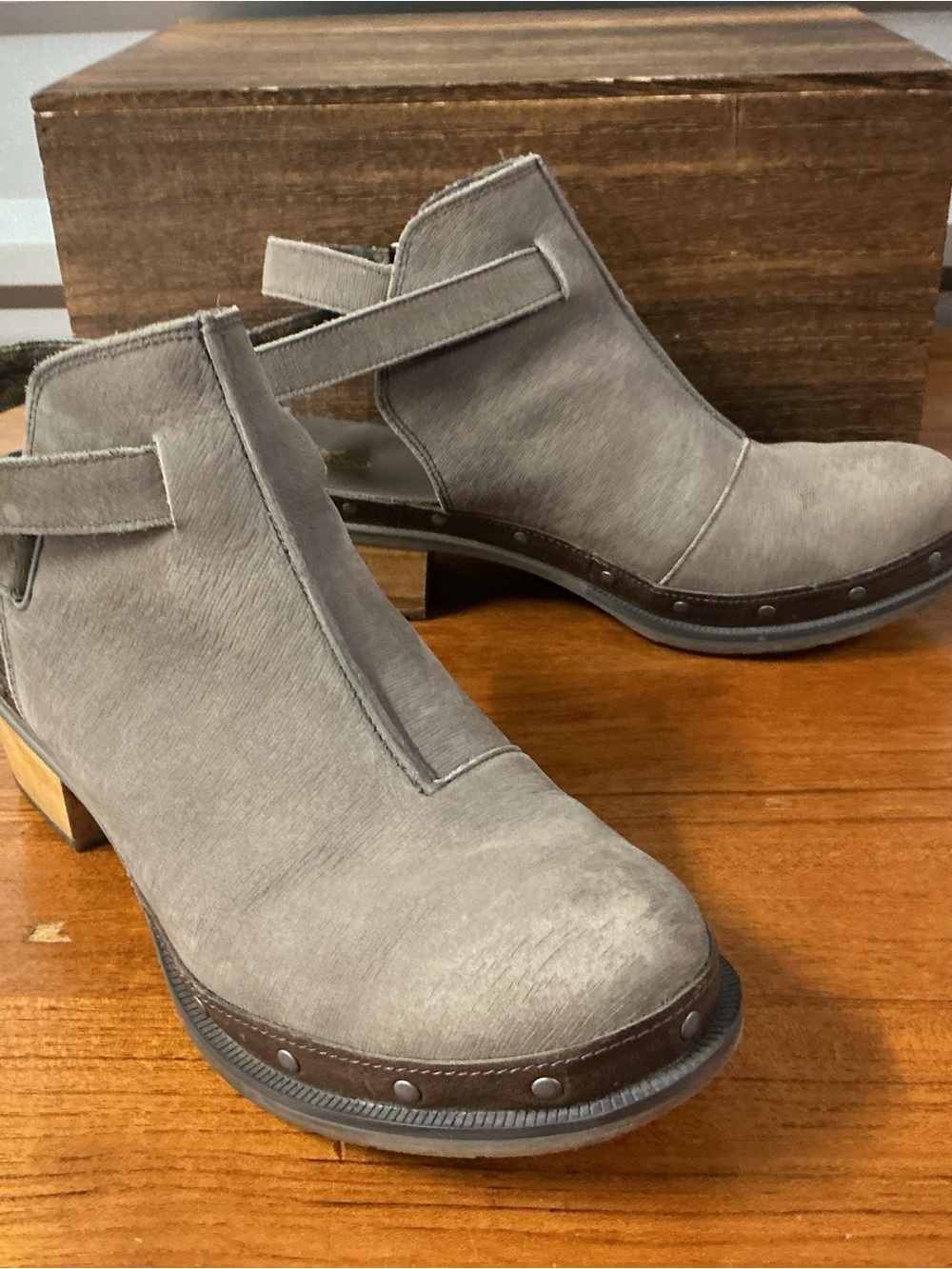 Chaco Women Cataluna Gray Leather Studded Strap Buckle Wooden Sandal Size 10